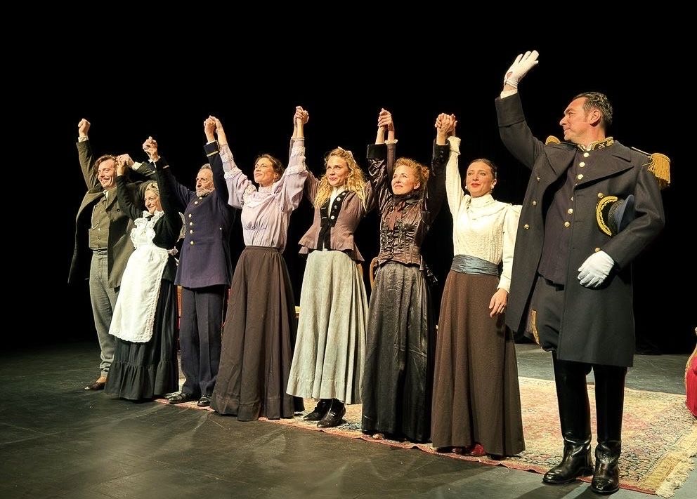 "Lejos de Moscú", cuando los sueños se apagan, el teatro puede volver a encenderlos