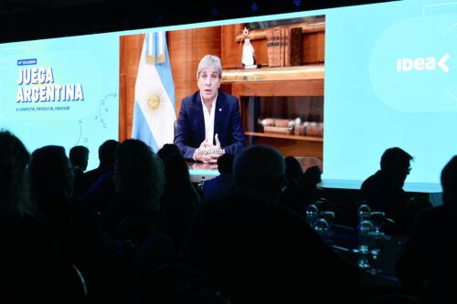 Caputo ratificó la reforma laboral y buscará crear créditos baratos para las empresas