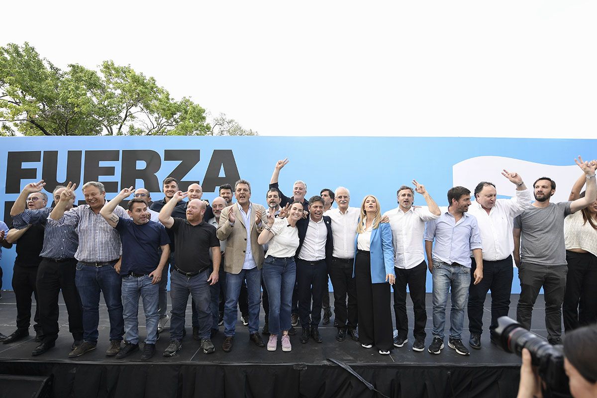 Kicillof, Taiana, Massa y Grabois cerraron la campaña: «No puede quedar un jubilado ni un trabajador que le ponga el voto a Milei»