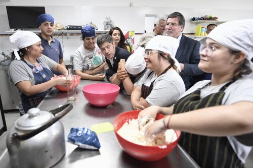 Kicillof: «Ni un solo dólar de los millones que el Gobierno pidió por el mundo será destinado a educación»
