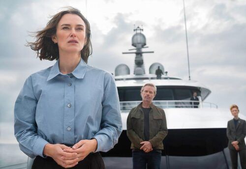 De qué se trata “La Mujer del camarote 10”, la película más vista de Netflix