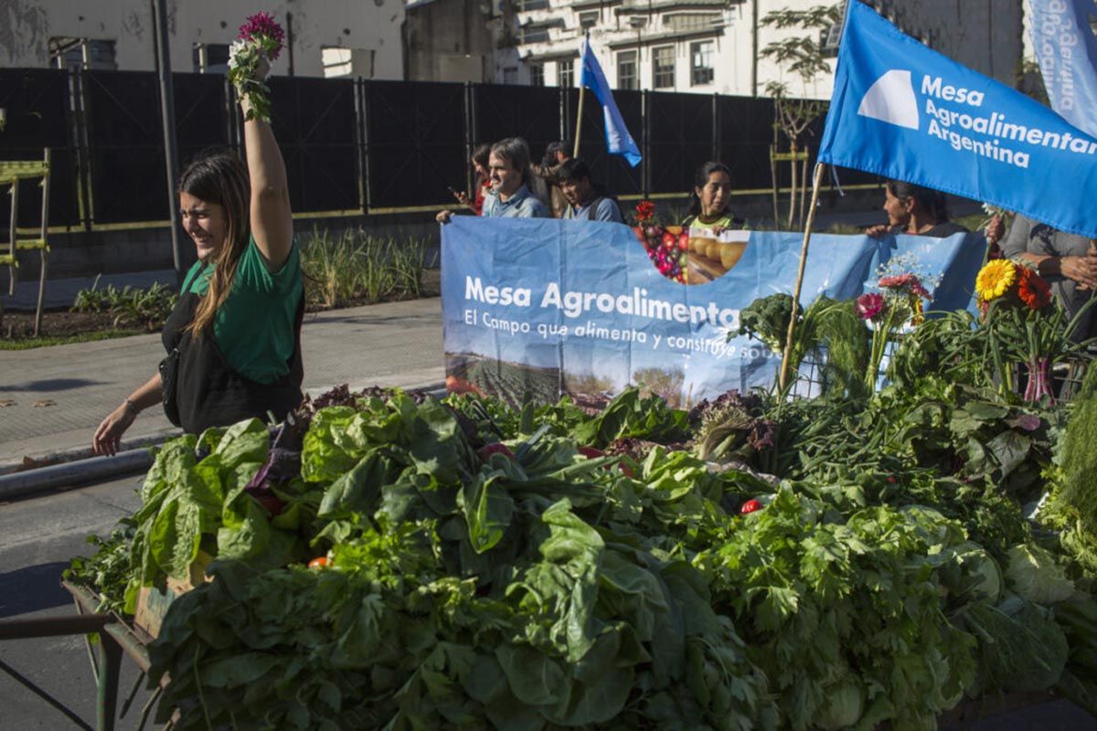 Alimentazo en Plaza de Mayo de pequeños y medianos productores rurales