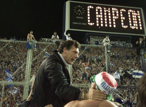 El día que Russo visitó a niños en tratamiento oncológico en un hospital infantil