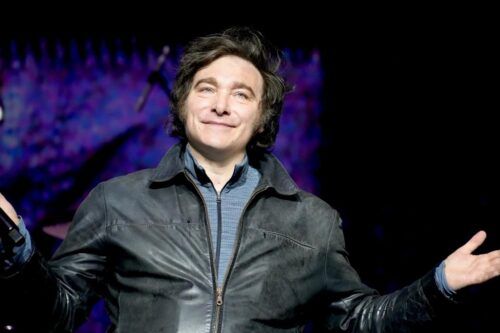 Milei presentó su libro sin hablar de Espert, se abrazó con Santilli y reconfirmó el rumbo económico