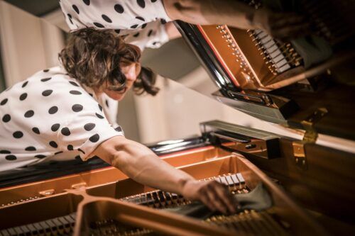 Paula Shocron: “No hay una forma correcta de escuchar, solo universos por descubrir”