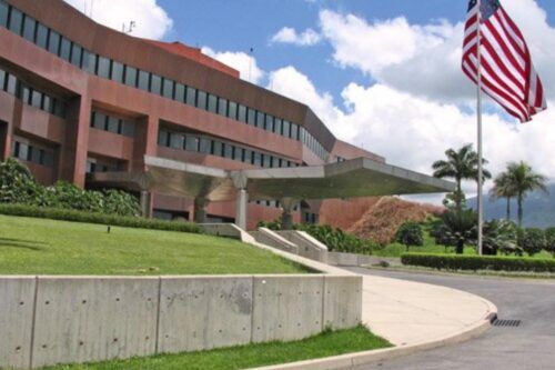 Venezuela denuncia un plan para atacar con explosivos la embajada de EEUU en Caracas