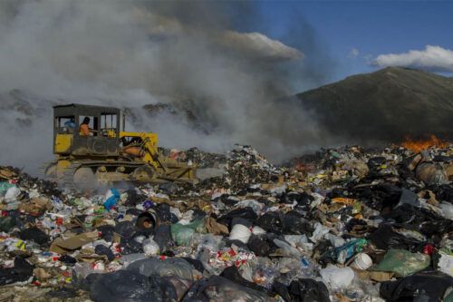 Crisis sanitaria en Bariloche por uno de los basurales más grandes del mundo