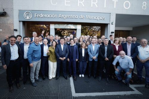 En la FAM, Kicillof respaldó a los intendentes y dejó un mensaje en clave electoral para el 26 de octubre