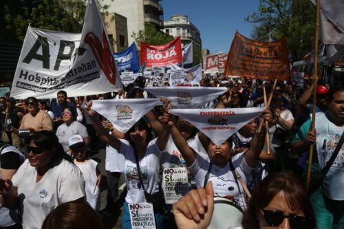 En lo que va del año, el Gobierno gastó un peso menos de cada 3 que había gastado en 2023