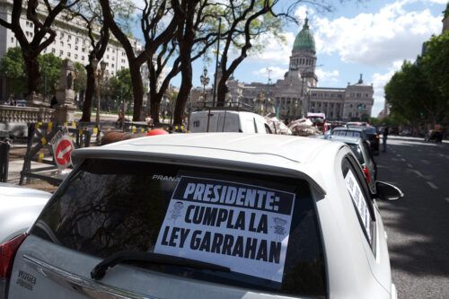 Por el Garrahan: realizaron una caravana a Olivos por la implementación de la Ley de Emergencia Pediátrica