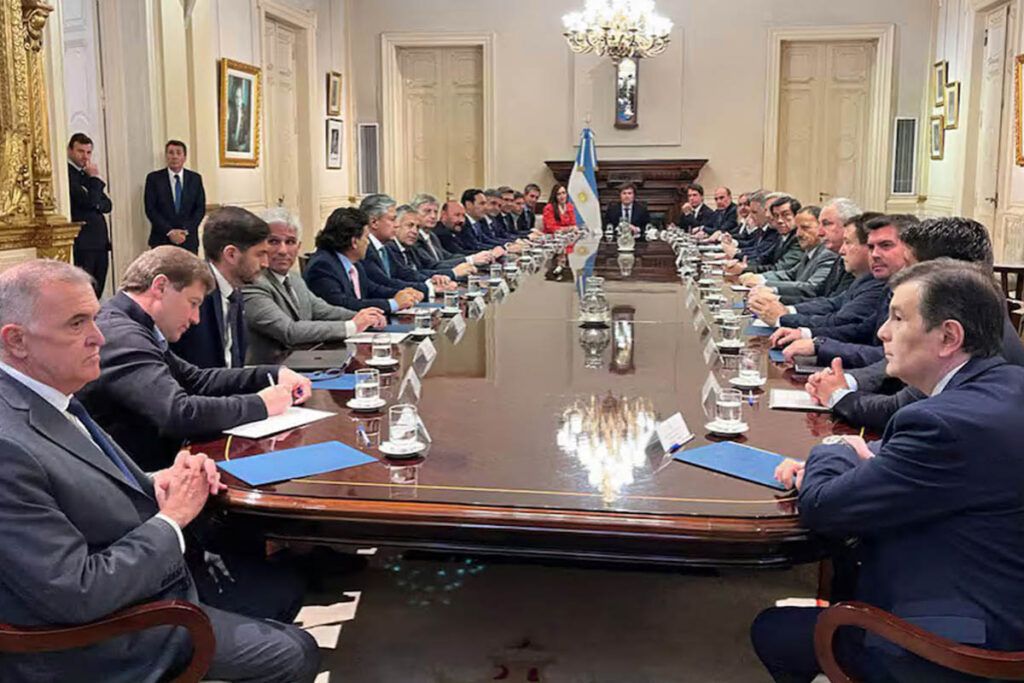 La Libertad Avanza pone a prueba un frágil equilibrio con los gobernadores 3 La Libertad Avanza pone a prueba un frágil equilibrio con los gobernadores