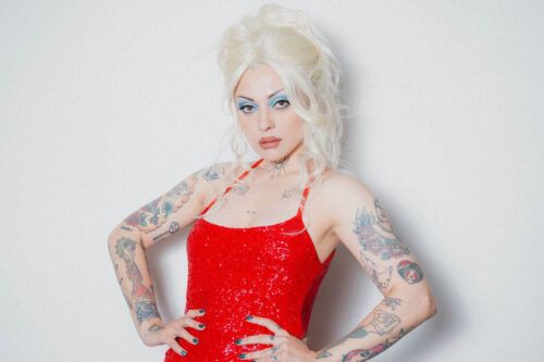 Mon Laferte le canta a la fuerza y a la fragilidad en  “Femme Fatale”