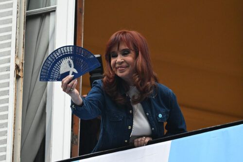 Leales de corazón: sentires de la caravana para bancar a Cristina