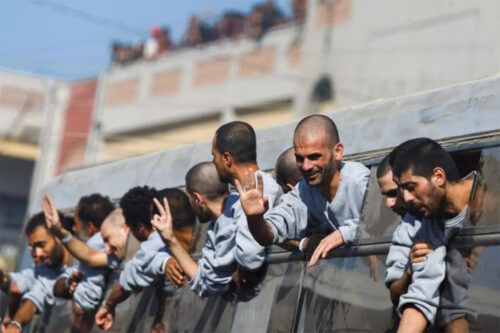 Llegan a Gaza los primeros palestinos liberados por Israel, tras la entrega de los rehenes