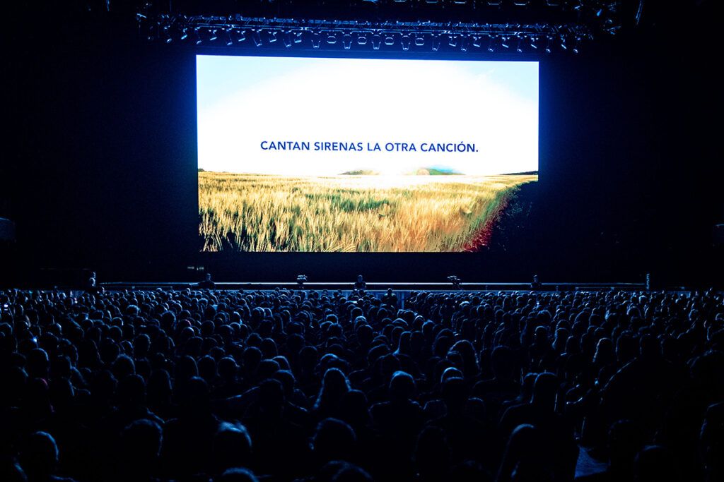 Divididos y la hermosa locura de llenar un estadio para escuchar un disco
