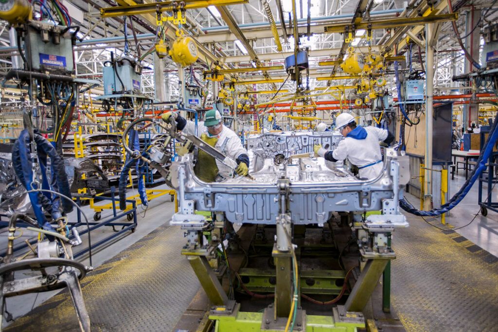 Despidos masivos y cierres en el país de los industriales sin industria