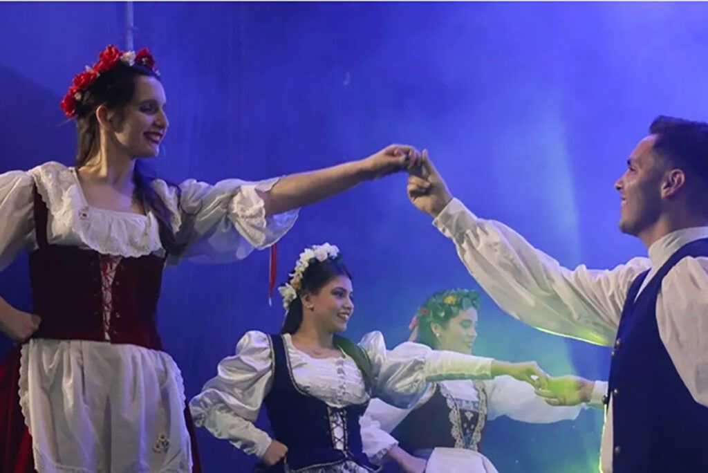 Puchero, galleta, mate y bondiola, los planes en familia para el finde extra largo