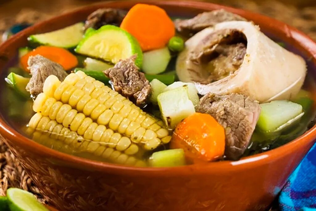 Puchero, galleta, mate y bondiola, los planes en familia para el finde extra largo