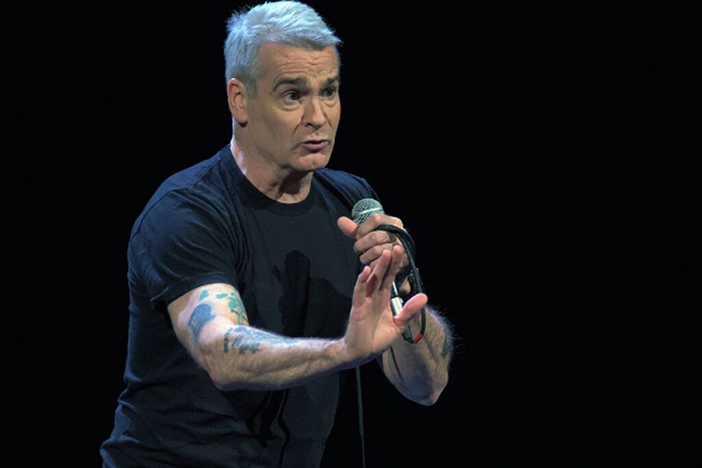 Henry Rollins calificó a Trump como "un rico aburrido que juega a ser presidente"