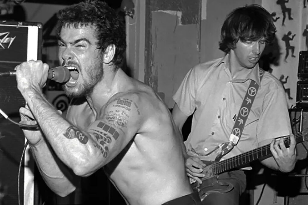 Henry Rollins calificó a Trump como "un rico aburrido que juega a ser presidente"