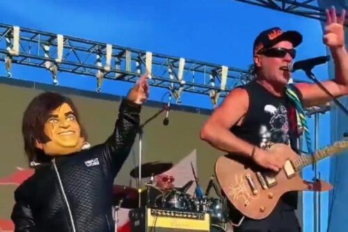 La Renga volvió a tocar «Panic show» con un «pequeño Milei» de invitado