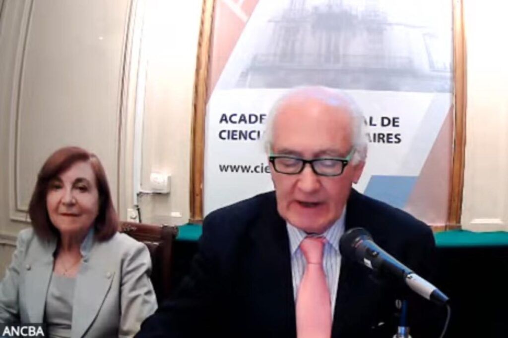 La escritora e investigadora María Rosa Lojo se incorporó a la Academia Nacional de Ciencias de Buenos Aires