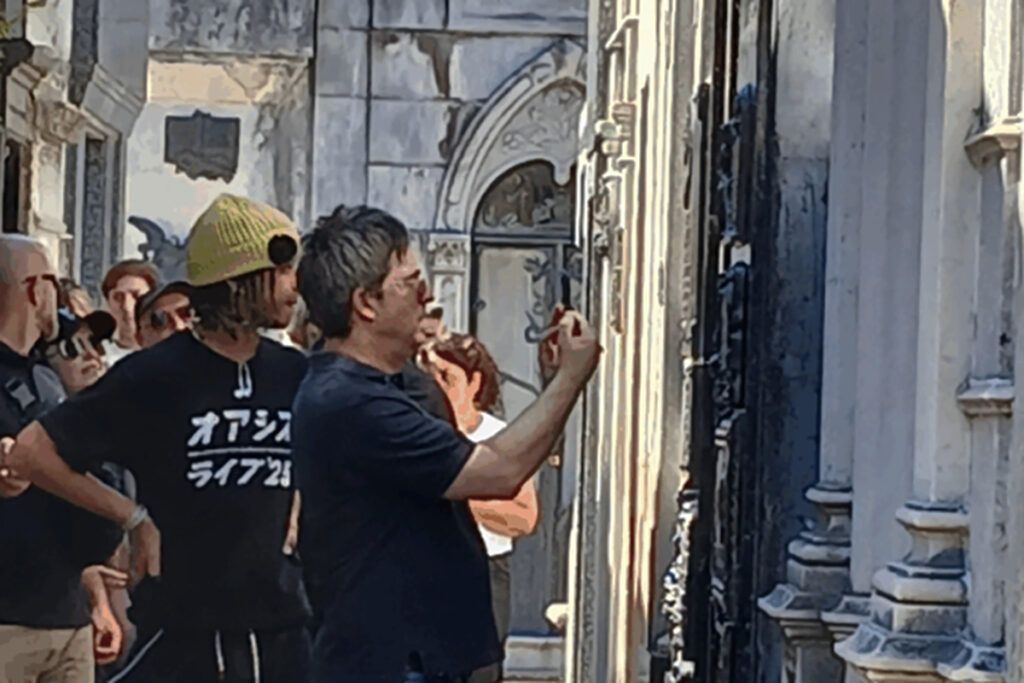 Noel Gallagher fue a visitar La Bombonera antes de los shows de Oasis en Buenos Aires