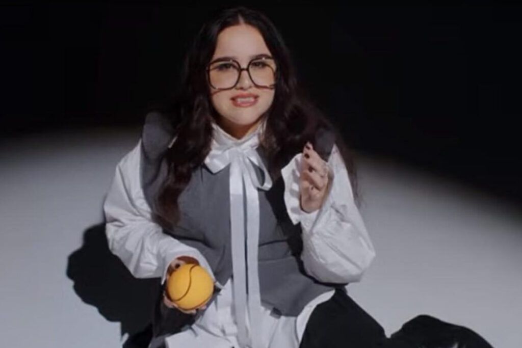 Ofelia Fernández estrenó “Cómo ser feliz”, un ensayo documental sobre la vida digital y la ansiedad de su generación