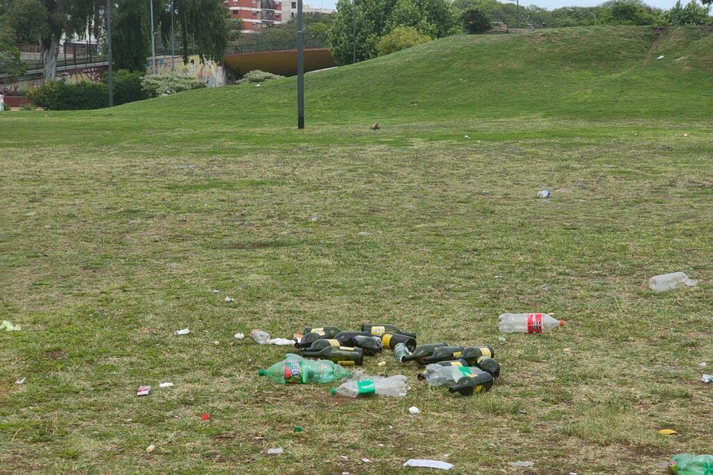 Descontrol en Parque Vuelta de Obligado: asados pegado a los árboles, mugre, sexo y fiestas nocturnas