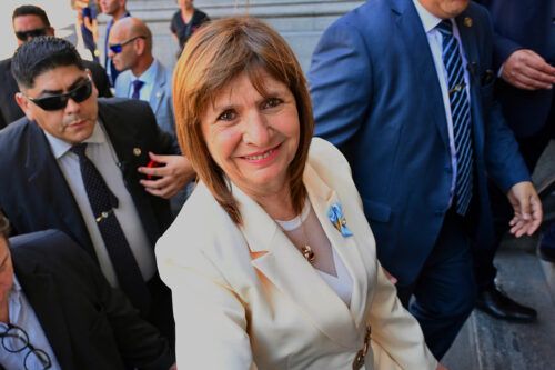 Bullrich apoyó a Verón apelando a la histórica frase de Maradona: “La pelota no se mancha”