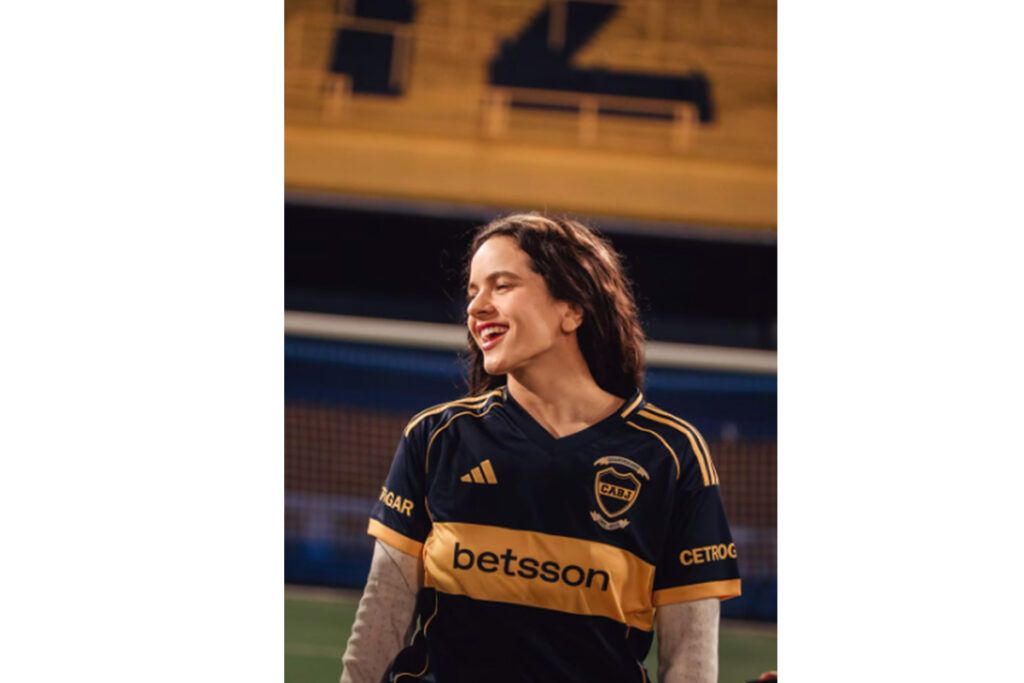 Rosalía llegó a la Argentina y ya se hizo hincha de Boca
