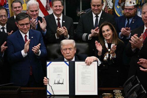 El juego demócrata: pacto legislativo con Trump y carpetazo con Epstein