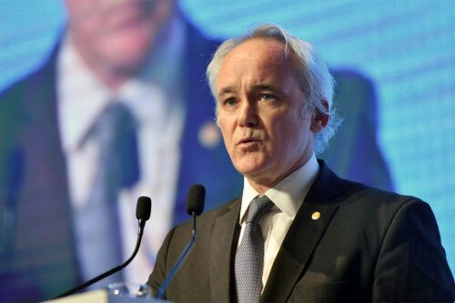 Cambio de planes: ahora el gobierno estudia volcar más pesos a la economía