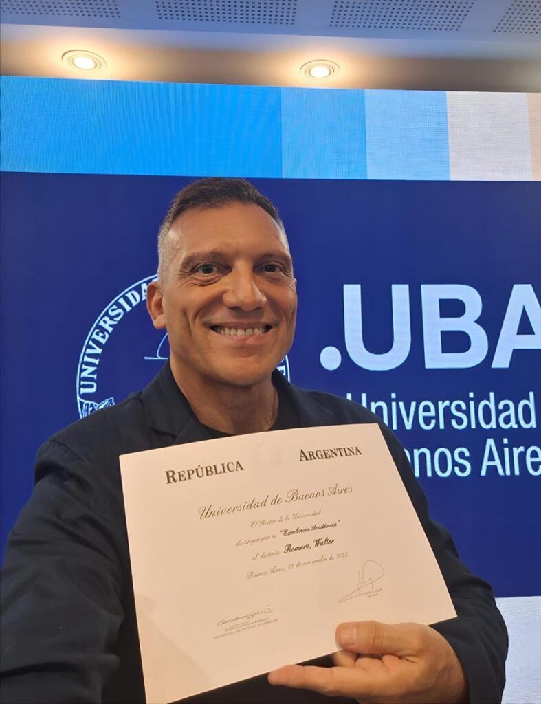 Walter Romero, primer docente de la UBA en Polinesia, recibe reconocimiento histórico