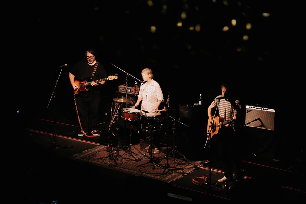 Tres décadas de indie sobre el escenario: Yo La Tengo brilló también "desenchufado" en su side show en Buenos Aires