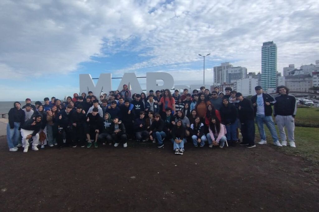 En Avellaneda, la juventud tiene derecho a disfrutar su viaje de egresados solidario 2 En Avellaneda, la juventud tiene derecho a disfrutar su viaje de egresados solidario