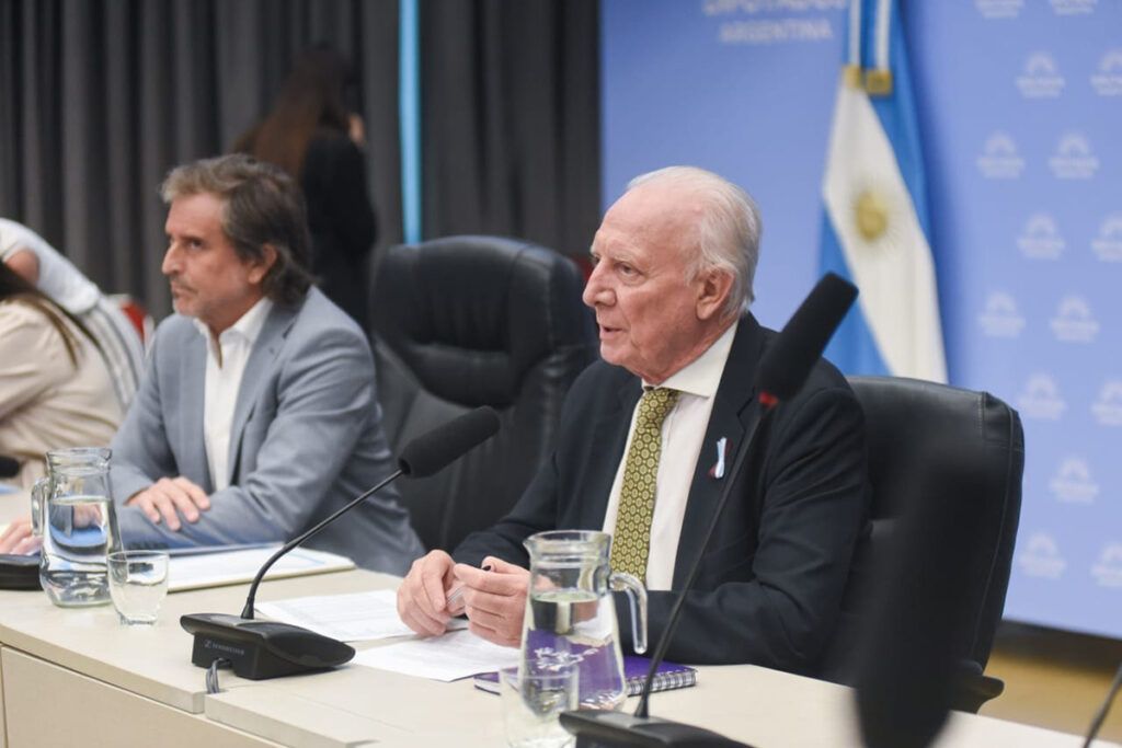 Con lo justo, el Gobierno impuso su dictamen para el tratamiento del Presupuesto 2026