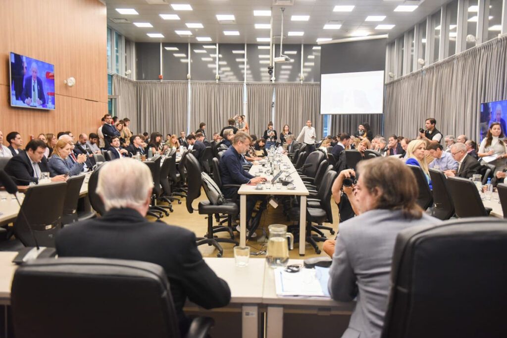 Con lo justo, el Gobierno impuso su dictamen para el tratamiento del Presupuesto 2026