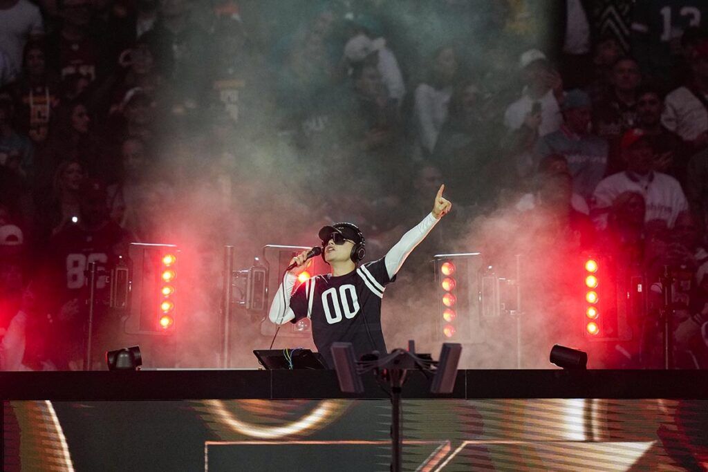 Bizarrap y Daddy Yankee sacudieron el Bernabéu en el estreno de la NFL en España