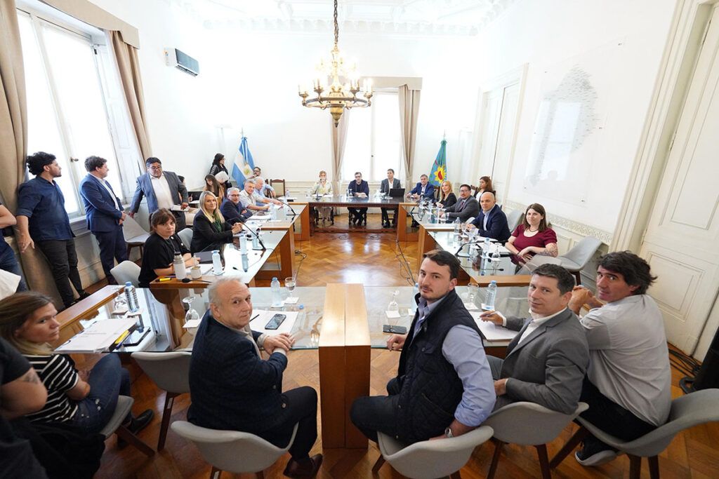 Kicillof consiguió dictamen para sancionar el Presupuesto pero no hubo acuerdo para la deuda - Image 1