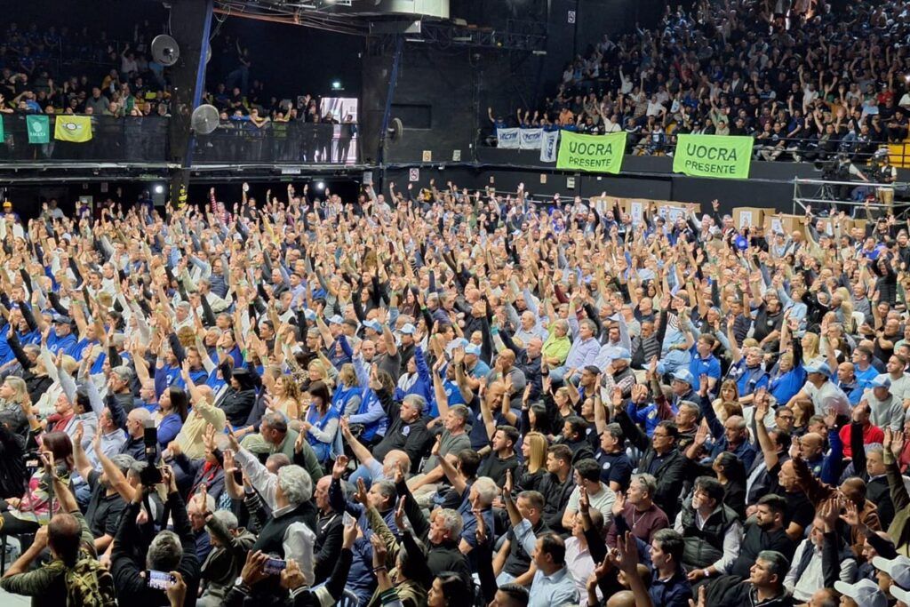 La CGT eligió su nueva conducción, pero detrás del flamante triunvirato seguirán los mismos dirigentes 1 La CGT eligió su nueva conducción, pero detrás del flamante triunvirato seguirán los mismos dirigentes