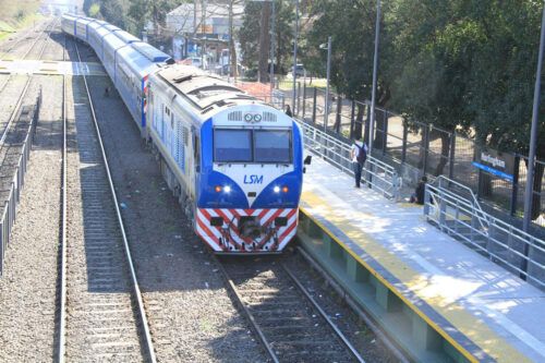 Insólito: mientras profundiza el desguace ferroviario, el Gobierno construye una nueva estación de tren en un municipio amigo