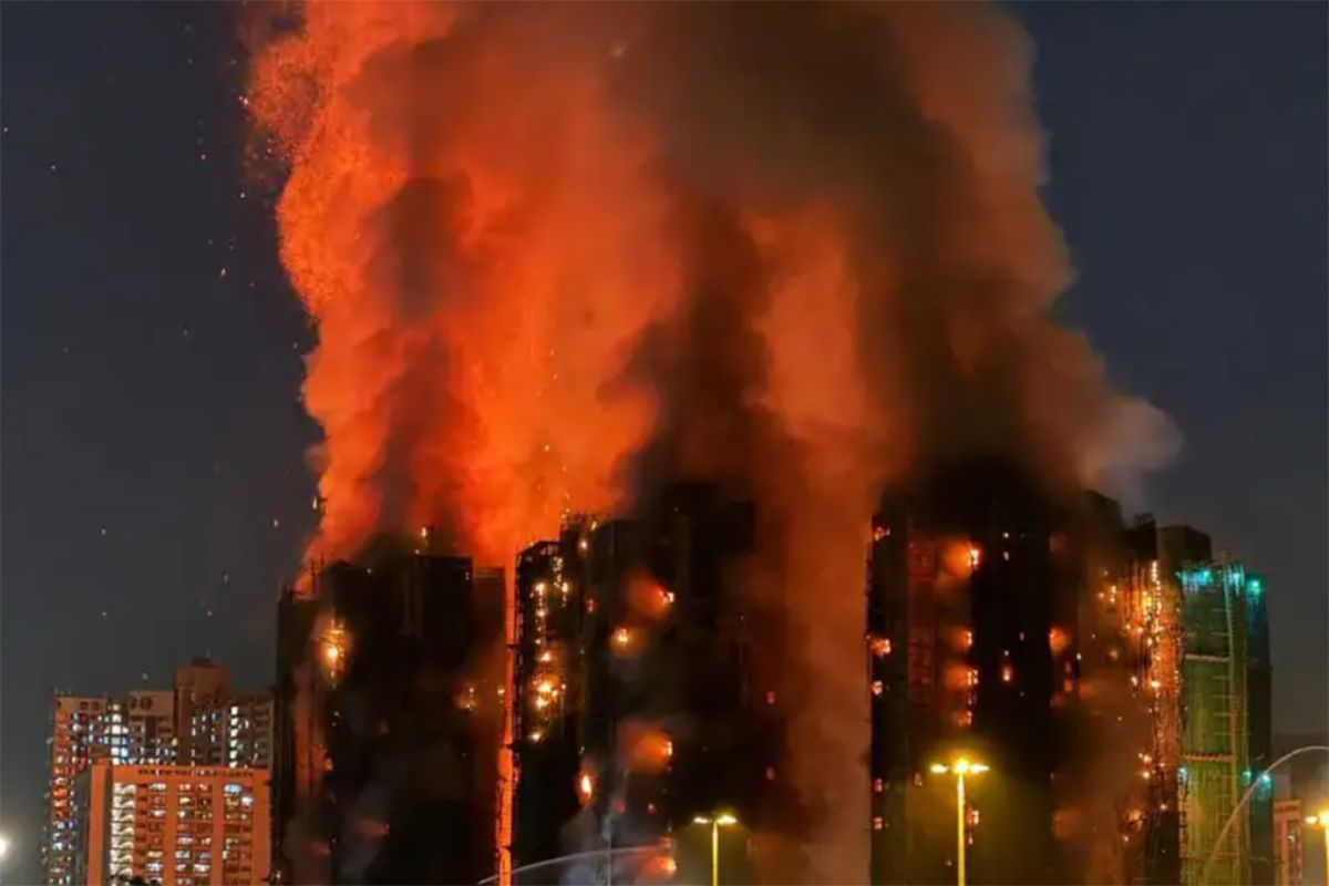 Suman 55 los muertos y 279 desaparecidos por el incendio en Hong Kong