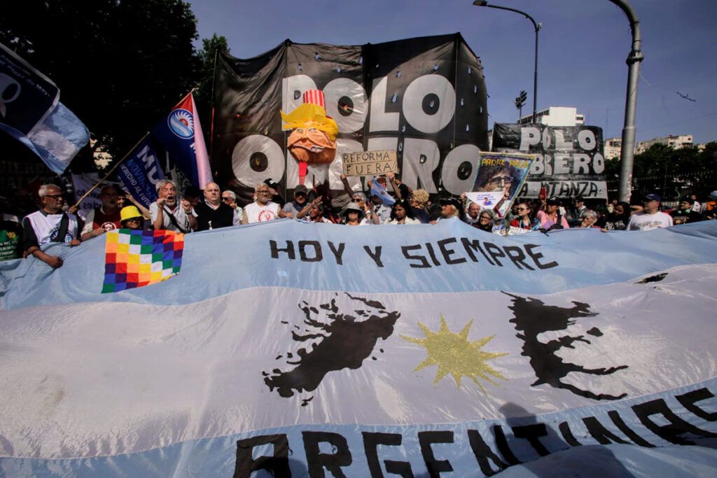 Qué dice el petitorio con demandas urgentes que los jubilados entregaron en el Congreso y en Casa Rosada 3 Qué dice el petitorio con demandas urgentes que los jubilados entregaron en el Congreso y en Casa Rosada
