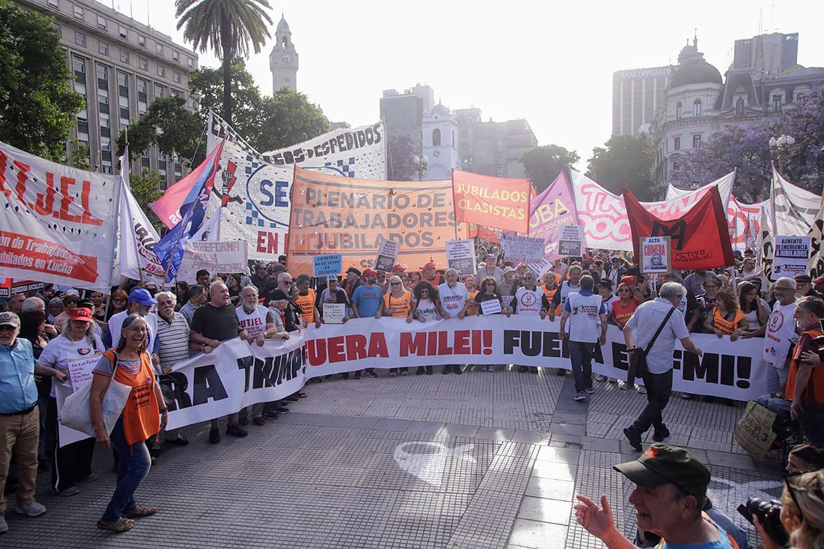 Qué dice el petitorio con demandas urgentes que los jubilados entregaron en el Congreso y en Casa Rosada