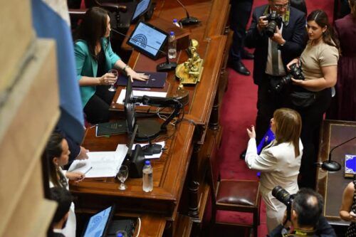 Ceremonia en el Senado: Villarruel les tomó juramento a los nuevos legisladores con Karina Milei en el palco