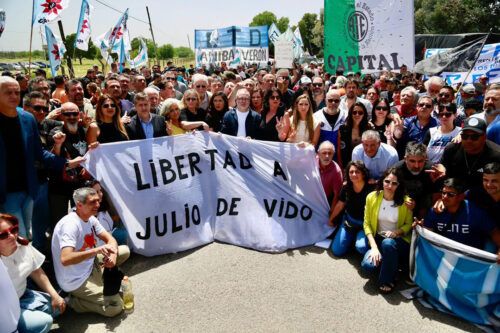 Amplio reclamo frente al penal de Ezeiza por las condiciones inhumanas de la detención de Julio De Vido