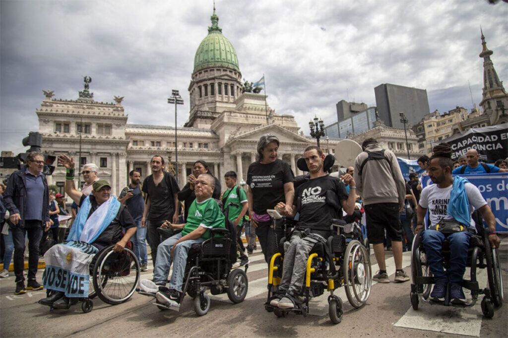 Obligado por un fallo judicial, el Gobierno reglamentó la Ley de Emergencia en Discapacidad