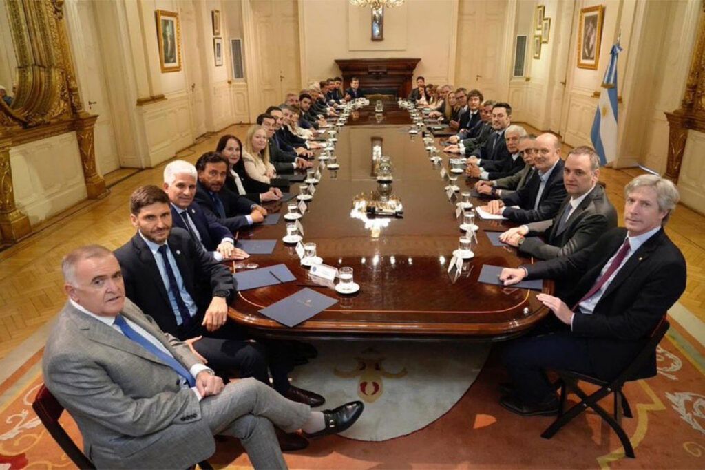 El gobierno negocia provincia por provincia los votos para el Presupuesto 2026.