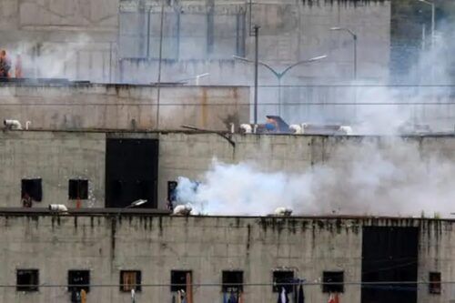 Nueva masacre carcelaria en Ecuador: al menos 27 presos murieron asfixiados